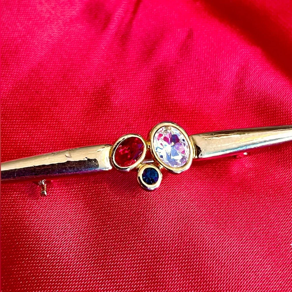 Gold Brooch - Picture 3 of 5